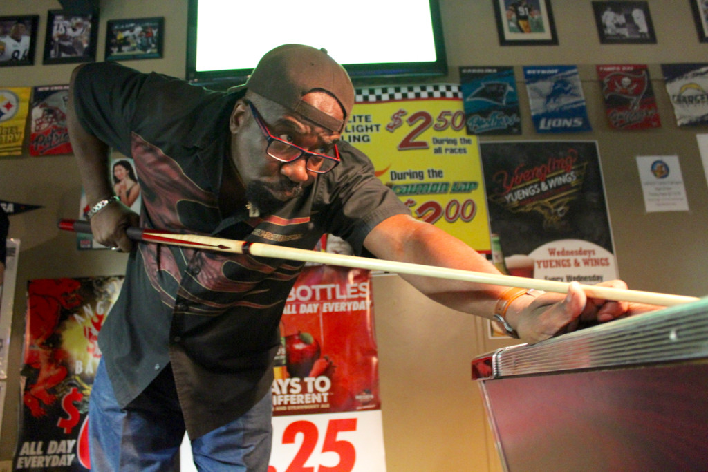 At left is Bob Cowan of Lago Mar. Cowan organizes the Friday night tournament at Mike’s Break Room. The tournament places an emphasis on fun over winnings, he said. [John-Henry Doucette/The Princess Anne Independent News]