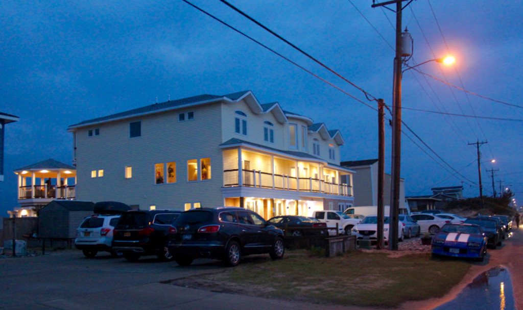 A gathering along Sandfiddler Road brought out people dressed to the nines and the need to park along the road on a recent weekend. [John-Henry Doucette/The Princess Anne Independent News]